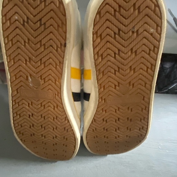 Club Room casual retro sneakers. Off white a blue and yellow stripe. Size 12 - Picture 4 of 5